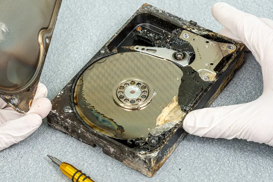 Réparazard effectue la récupération de données informatiques perdues après panne ou corruption avec service local sécurisé et professionnel