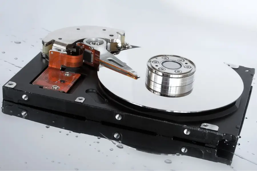 Réparazard récupère vos fichiers supprimés ou perdus sur disque dur, SSD, clé USB et cartes mémoire avec service fiable au Lardin Saint-Lazare