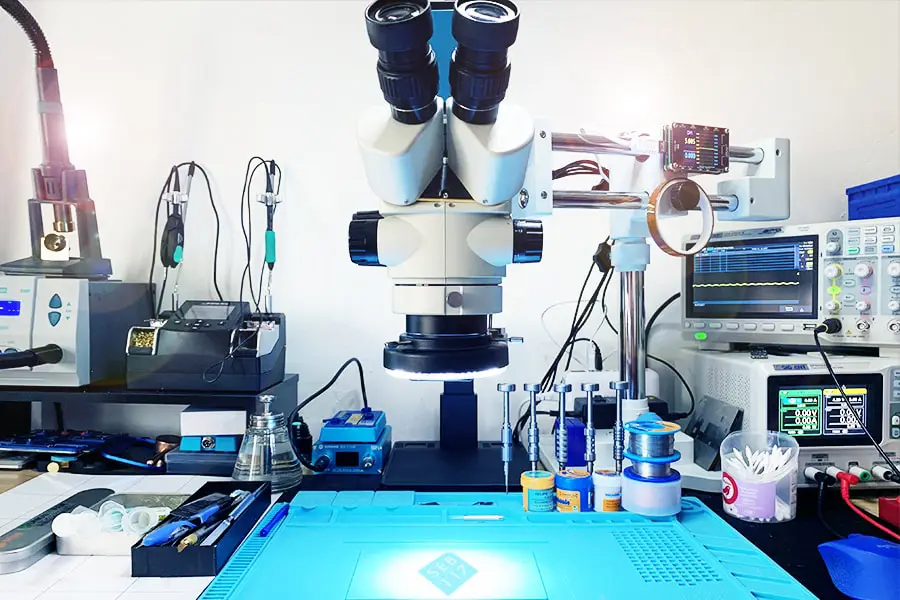 réparateur de téléphones expérimenté proposant des services rapides fiables et locaux