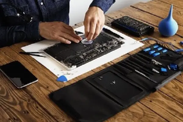 Réparateur de tablette