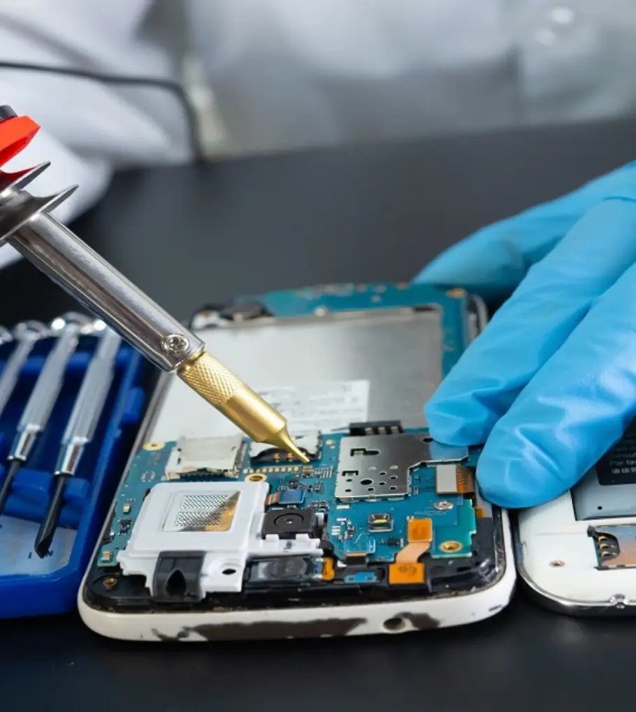 Nos techniciens travaillent avec savoir-faire quotidiennement pour vos téléphones