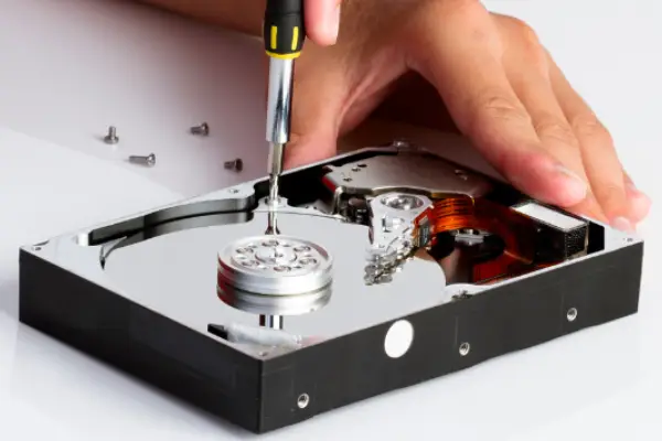 Réparazard effectue la récupération professionnelle de données sur disque dur avec service local fiable et sécurisé