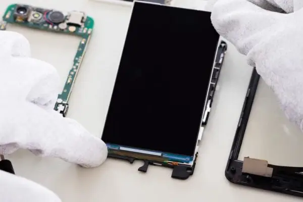 Réparazard remplace rapidement et professionnellement l’écran de votre smartphone avec service local fiable